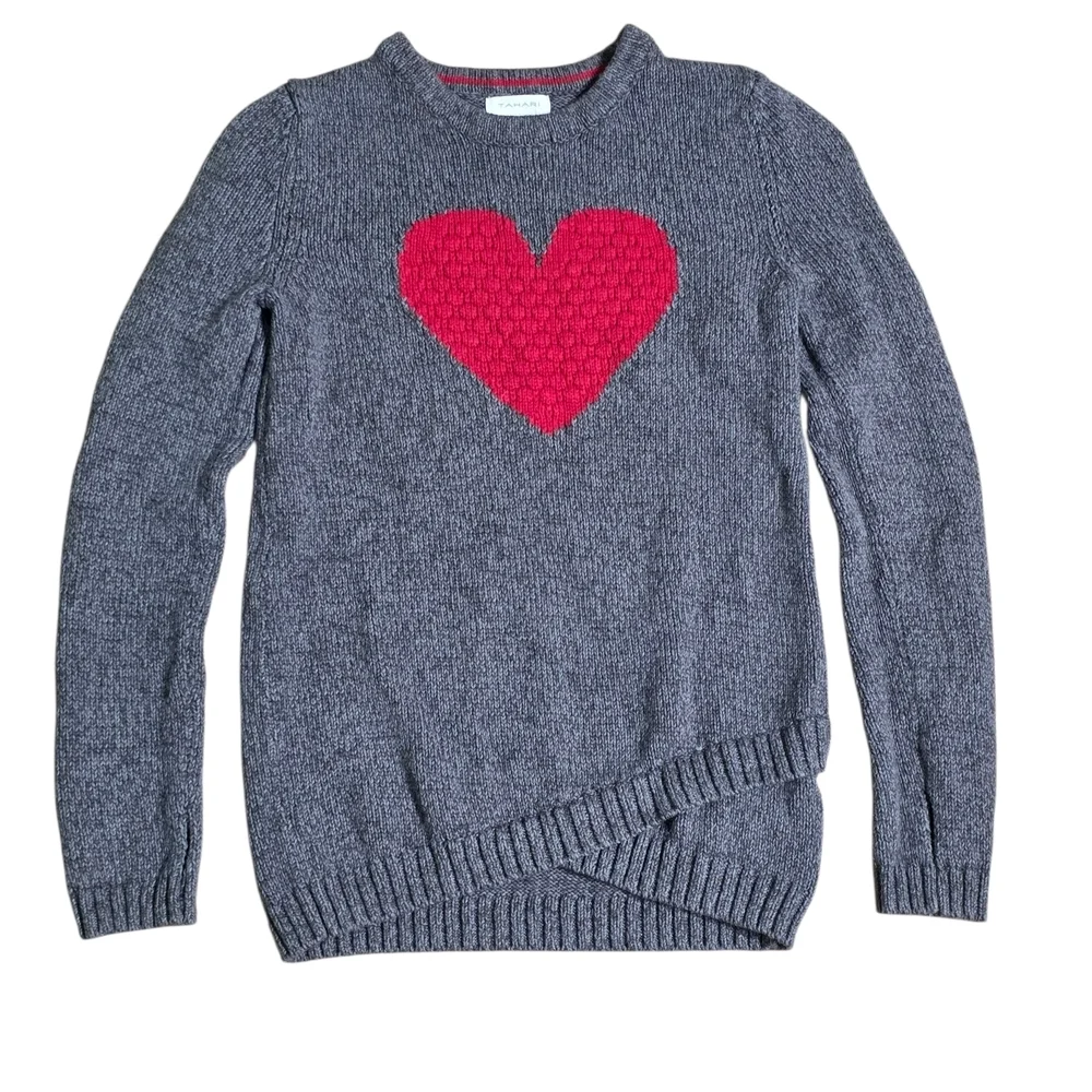 Tahari Girls Gray Sweater with Red Heart Size Medium 7/8